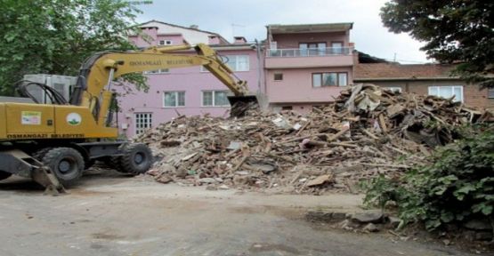 Osmangazi’de 6 metruk bina yıkıldı