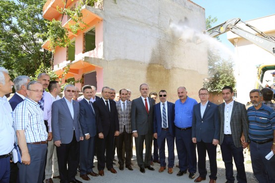 ULUS MAHALLESİ MEYDANI