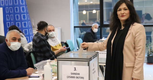 Mimarlar Odası Bursa Şubesi’nde Şirin Rodoplu Şimşek güven tazeledi