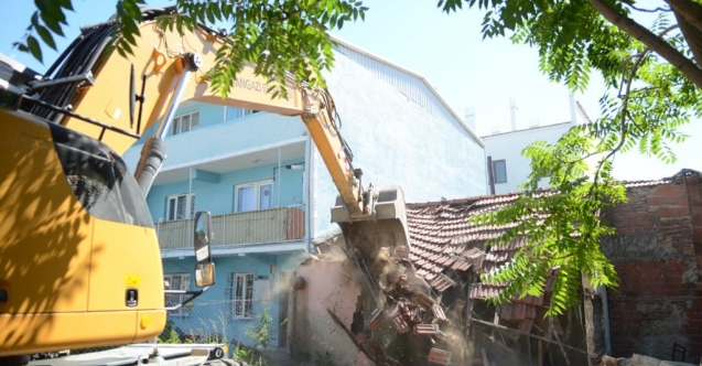Metruklar yıkılıyor vatandaşın yüzü gülüyor