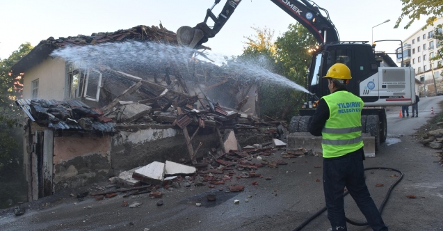 Yıldırım’da metruk bina temizliği sürüyor