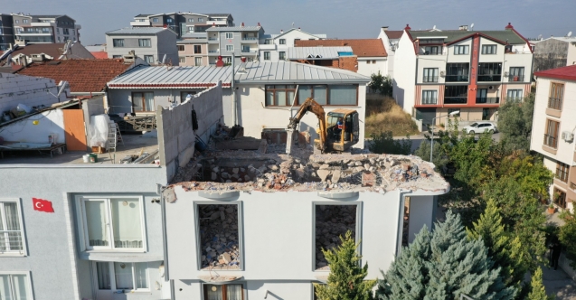 Osmangazi’de ruhsatsız katlara anında müdahale