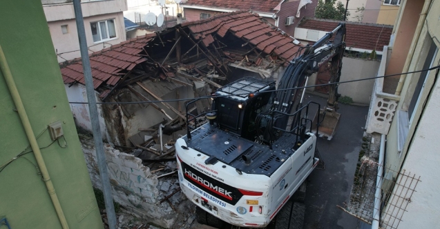 Yıldırımda metruk  yapılara yer yok