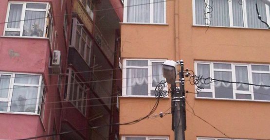 Bu bina her an yıkılabilir