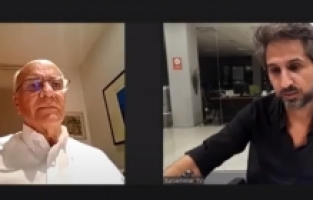 Diplomayı eline alan gökdelen dikiyor