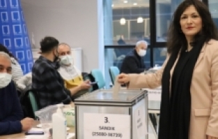 Mimarlar Odası Bursa Şubesi’nde Şirin Rodoplu Şimşek güven tazeledi