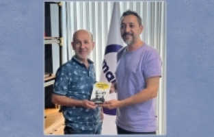 ÇAKMAKER’E ADIGÜZELLER’DEN KİTAP HEDİYESİ