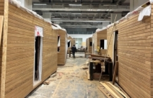 Bursalı iç mimarlardan depremzedeler için "taşınabilir afet evi" üretime destek 