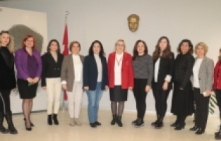 İnşaatın kadın aktörleri aynı masada buluştu