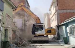 Osmangazi’de metruk bina temizliği