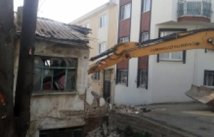 Osmangazi’de metruk binalar yıkılıyor