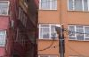 Bu bina her an yıkılabilir