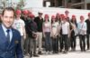 Ömer Kumova'dan eğitime anlamlı destek