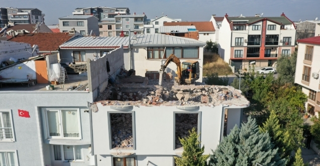 Osmangazi’de ruhsatsız katlara anında müdahale