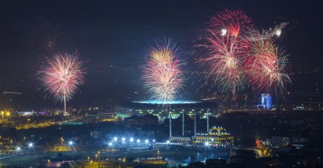 Görkemli stada, görkemli açılış